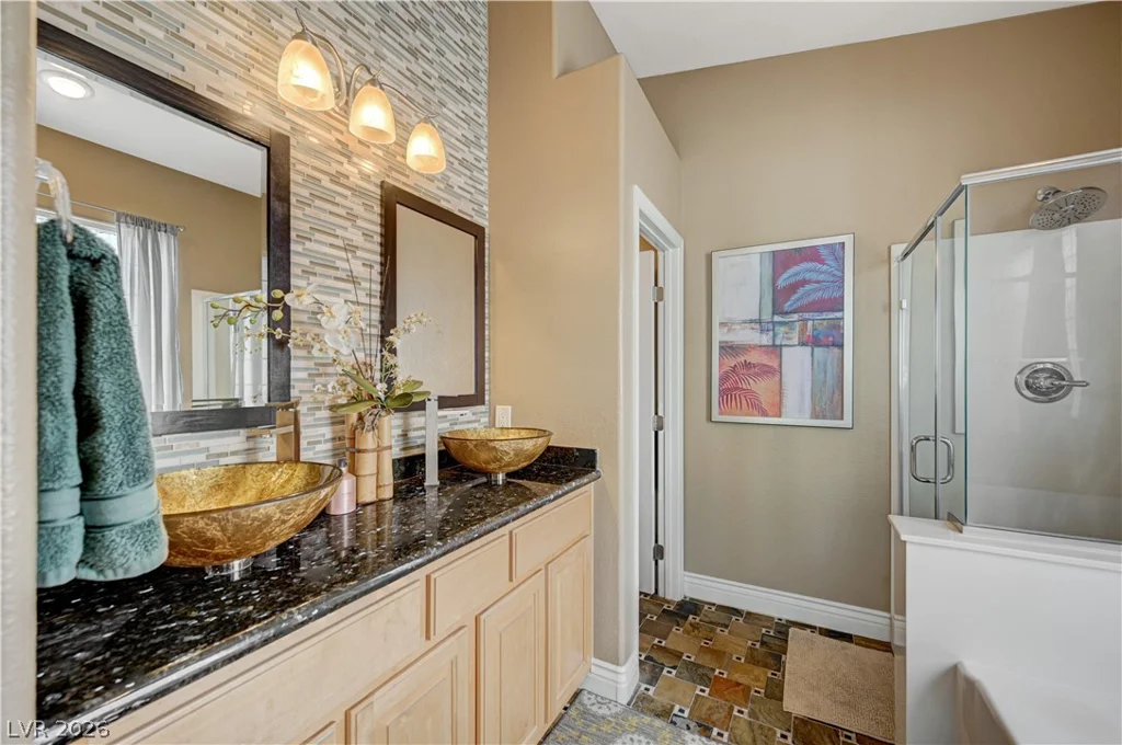 5669 Victoria Regina, Las Vegas, NV 89139