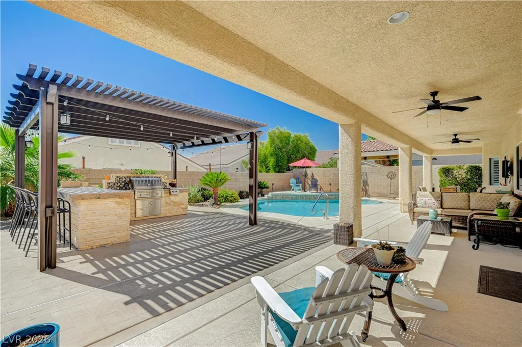 5669 Victoria Regina, Las Vegas, NV 89139