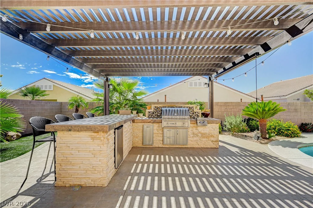 5669 Victoria Regina, Las Vegas, NV 89139