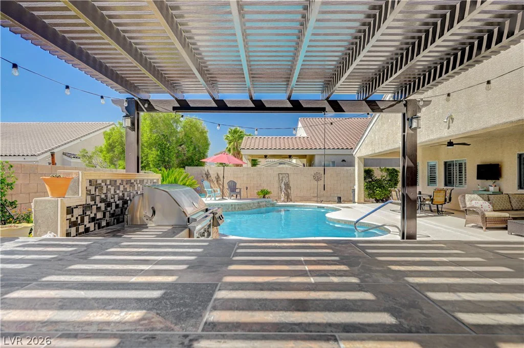 5669 Victoria Regina, Las Vegas, NV 89139
