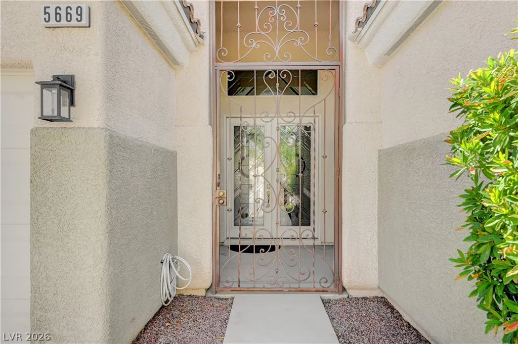 5669 Victoria Regina, Las Vegas, NV 89139