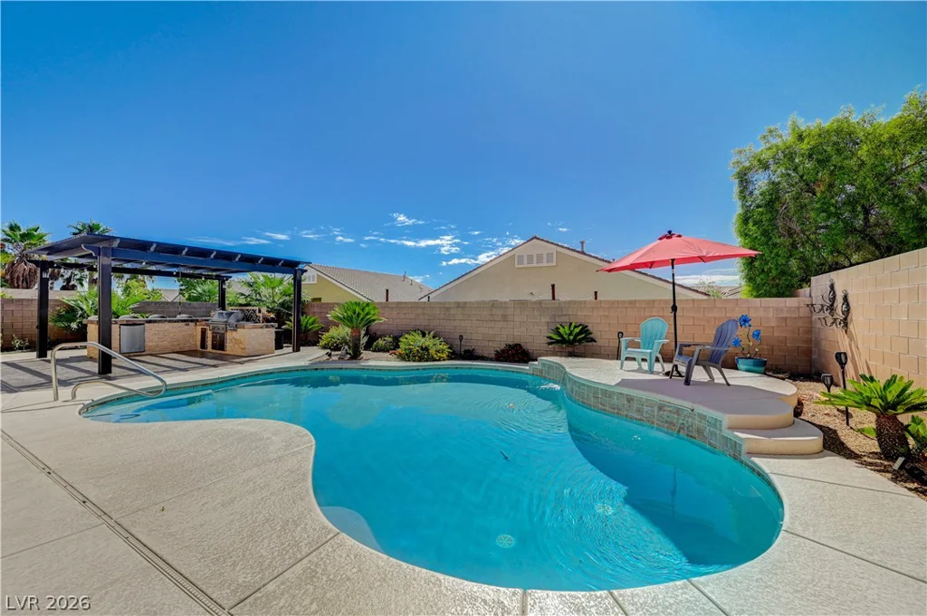 5669 Victoria Regina, Las Vegas, NV 89139