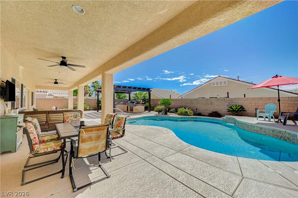 5669 Victoria Regina, Las Vegas, NV 89139