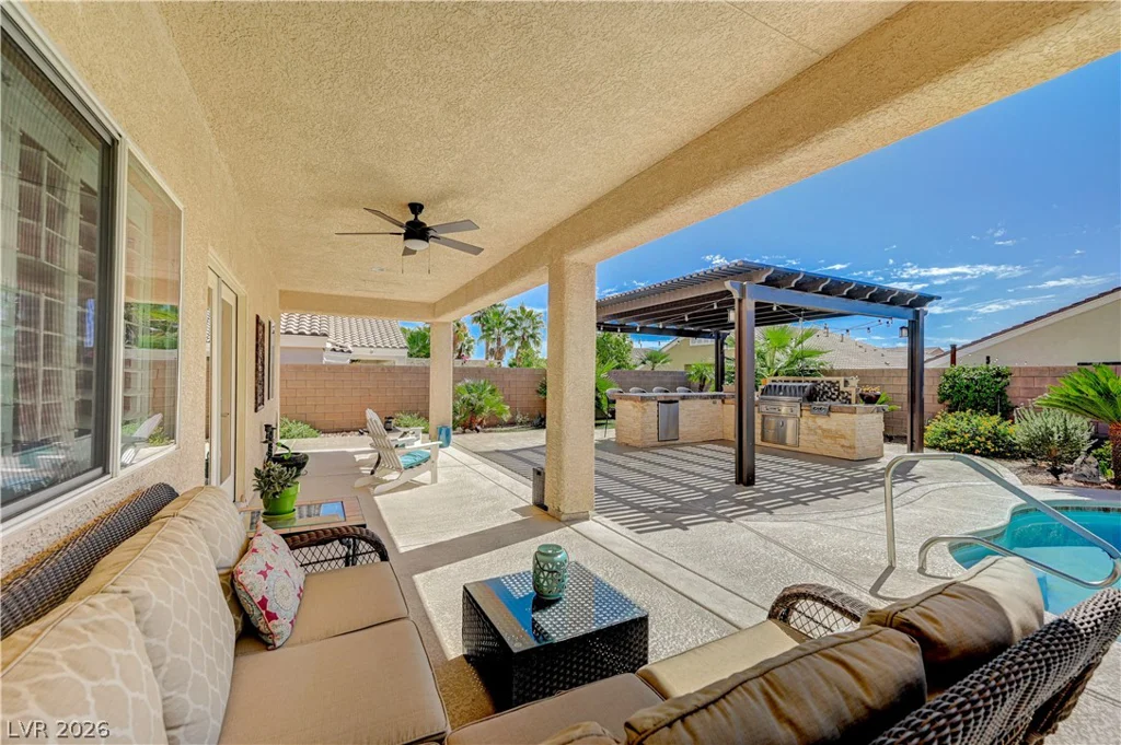 5669 Victoria Regina, Las Vegas, NV 89139