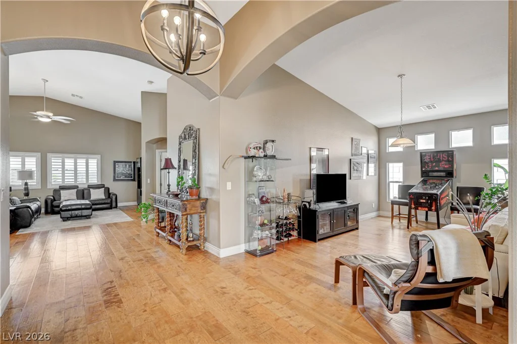 5669 Victoria Regina, Las Vegas, NV 89139