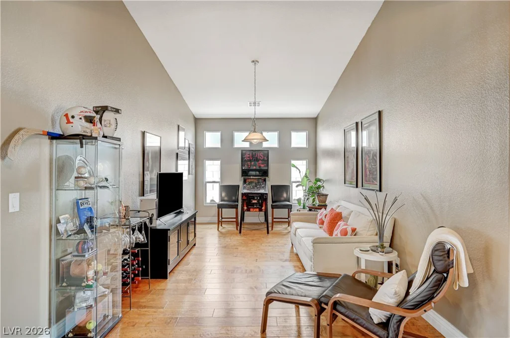 5669 Victoria Regina, Las Vegas, NV 89139