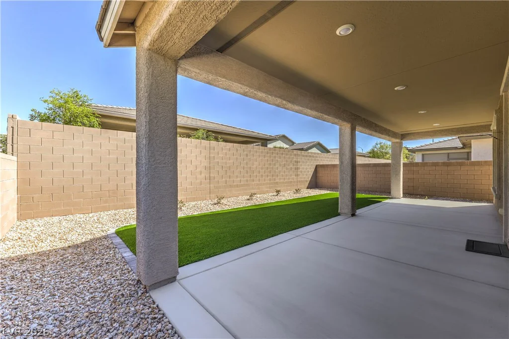 2404 Elmont, North Las Vegas, NV 89086