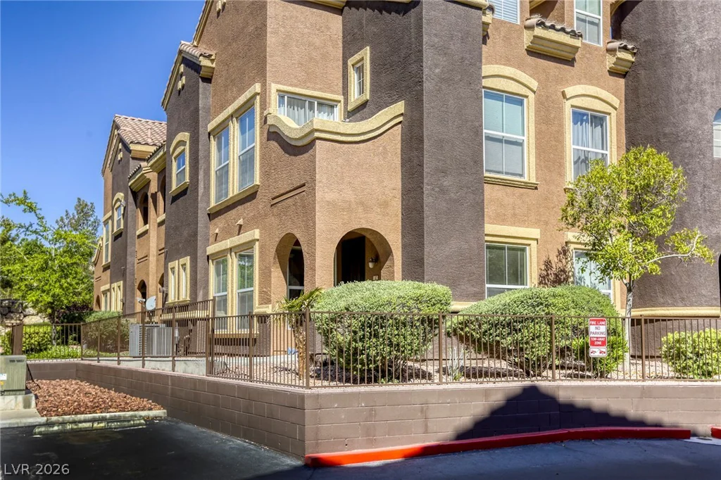 3975 Hualapai, Las Vegas, NV 89129