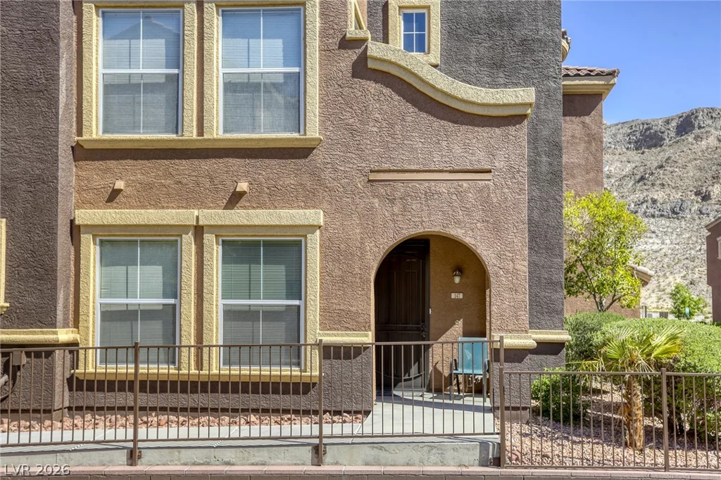 3975 Hualapai, Las Vegas, NV 89129
