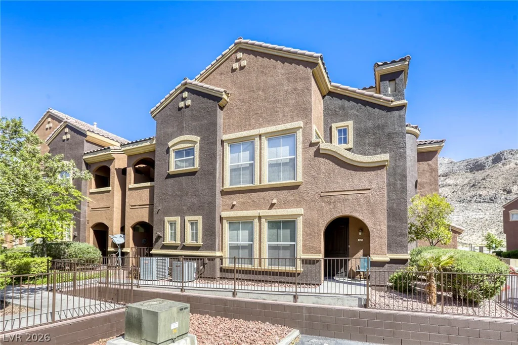 3975 Hualapai, Las Vegas, NV 89129