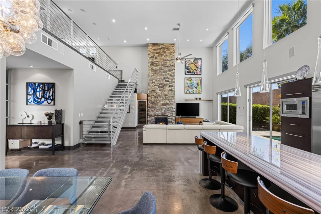 1425 Canyon Ledge, Las Vegas, NV 89117