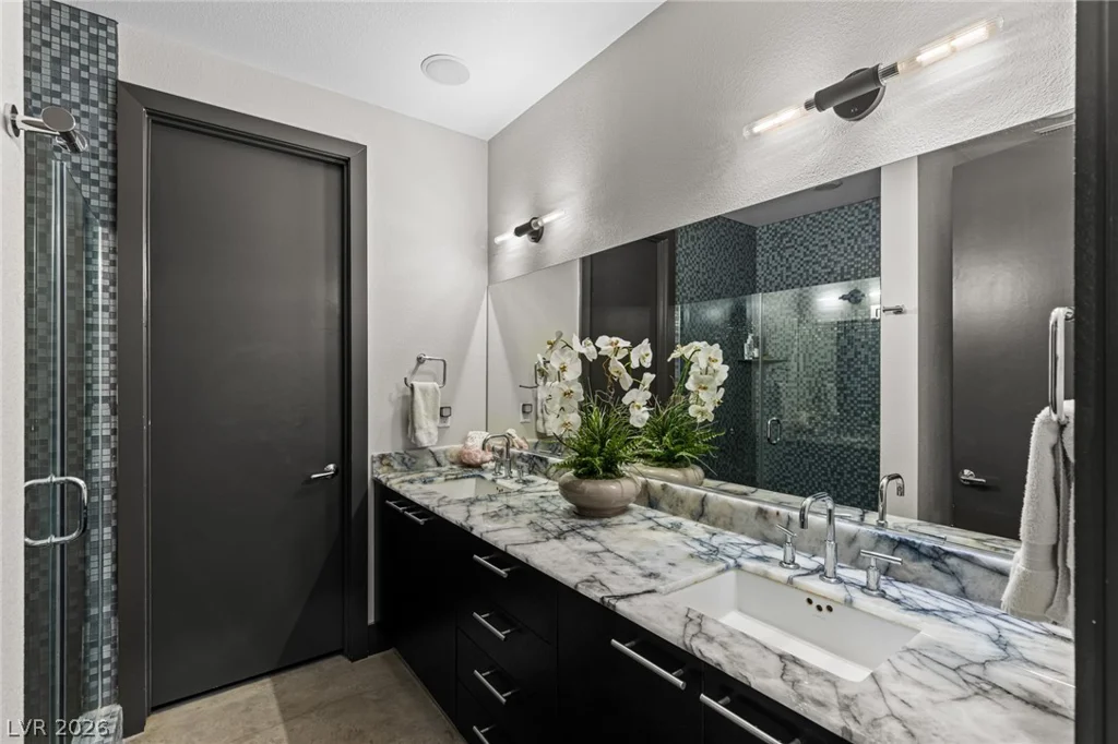 1425 Canyon Ledge, Las Vegas, NV 89117