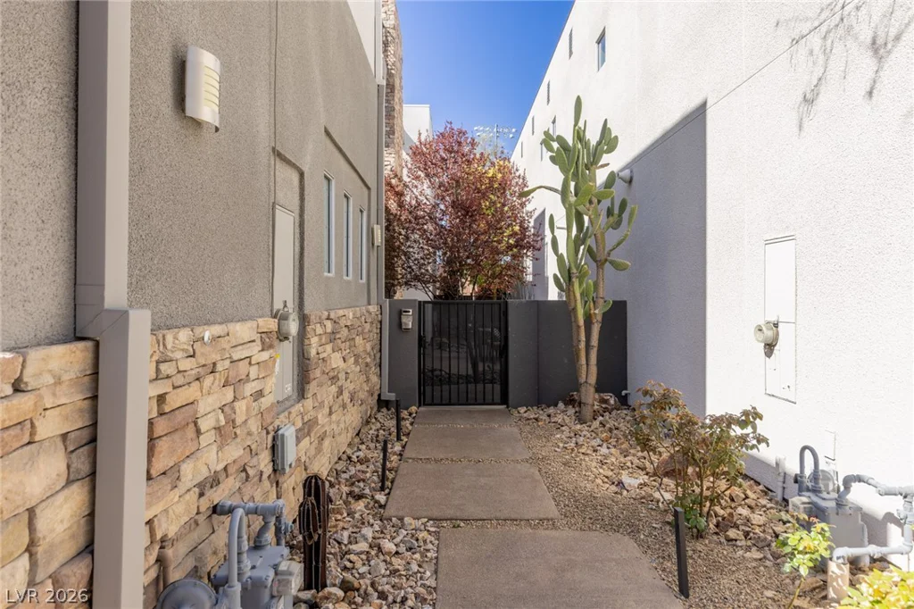 1425 Canyon Ledge, Las Vegas, NV 89117