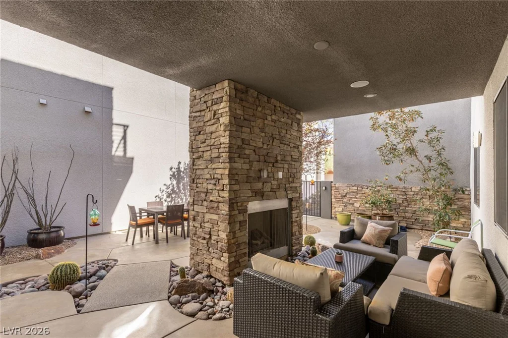 1425 Canyon Ledge, Las Vegas, NV 89117