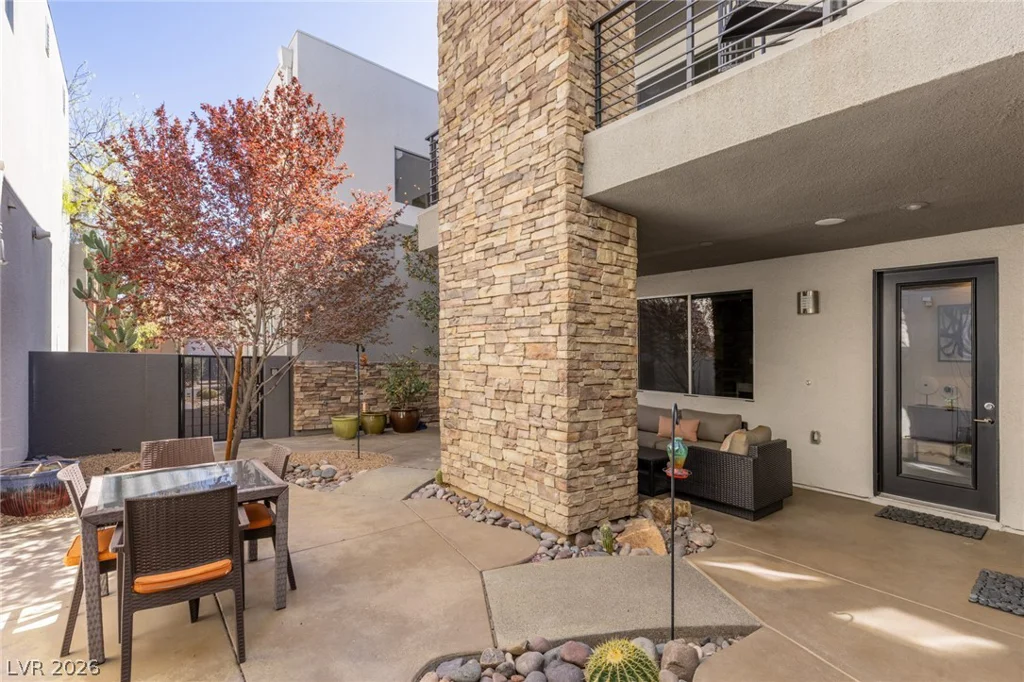 1425 Canyon Ledge, Las Vegas, NV 89117