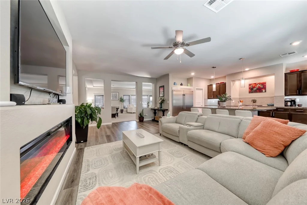 11210 Formosa Springs, Las Vegas, NV 89183