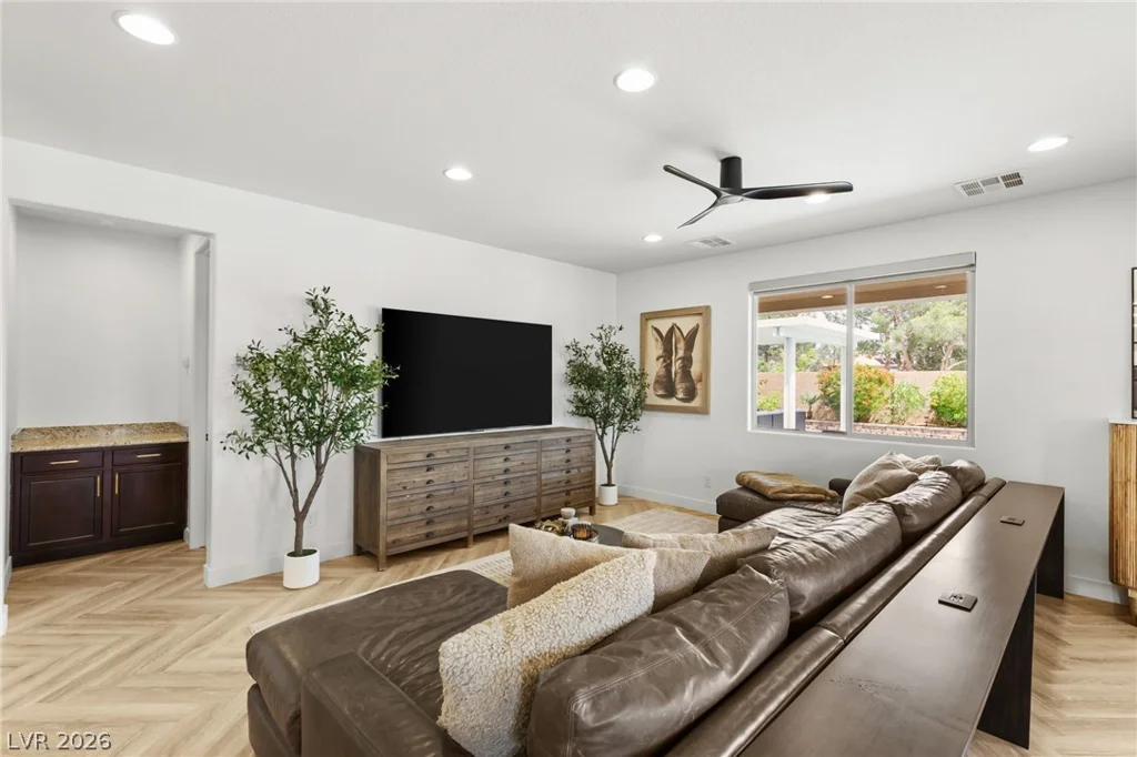 4878 Al Carrison, Las Vegas, NV 89149