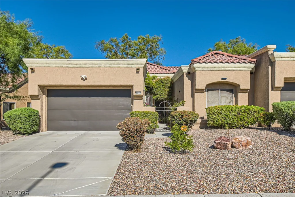 2740 Desert Crystal, Las Vegas, NV 89134