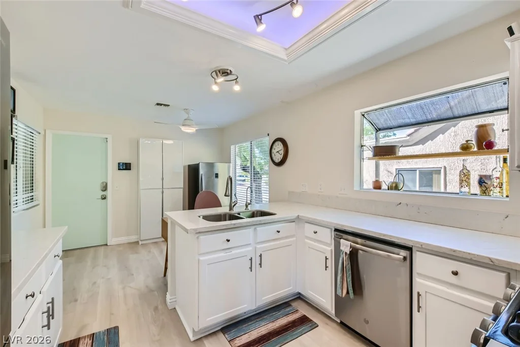 2740 Desert Crystal, Las Vegas, NV 89134