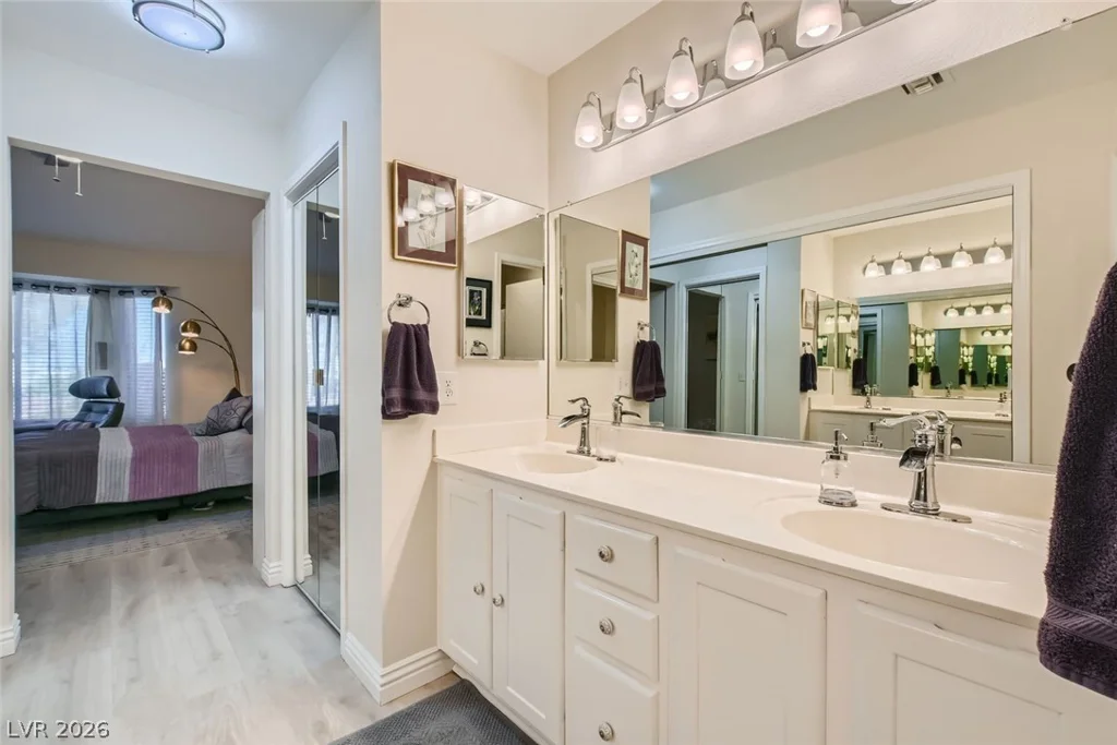 2740 Desert Crystal, Las Vegas, NV 89134