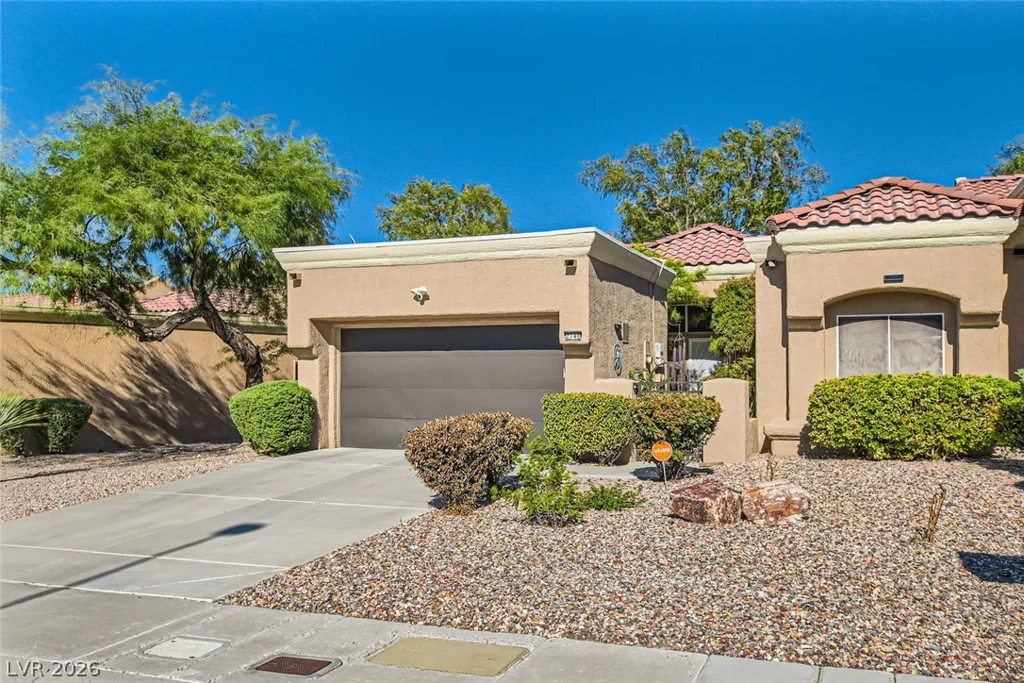 2740 Desert Crystal, Las Vegas, NV 89134