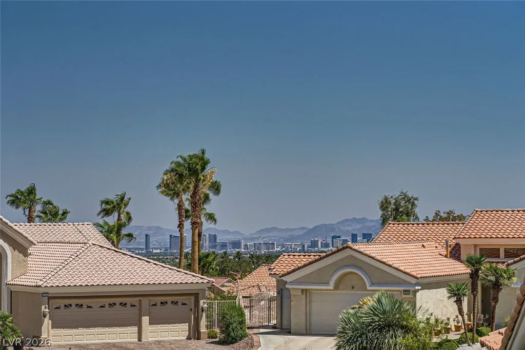 2740 Desert Crystal, Las Vegas, NV 89134