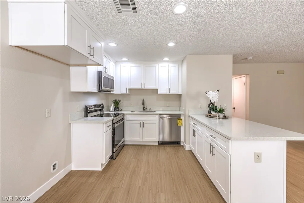 7940 Decker Canyon, Las Vegas, NV 89128