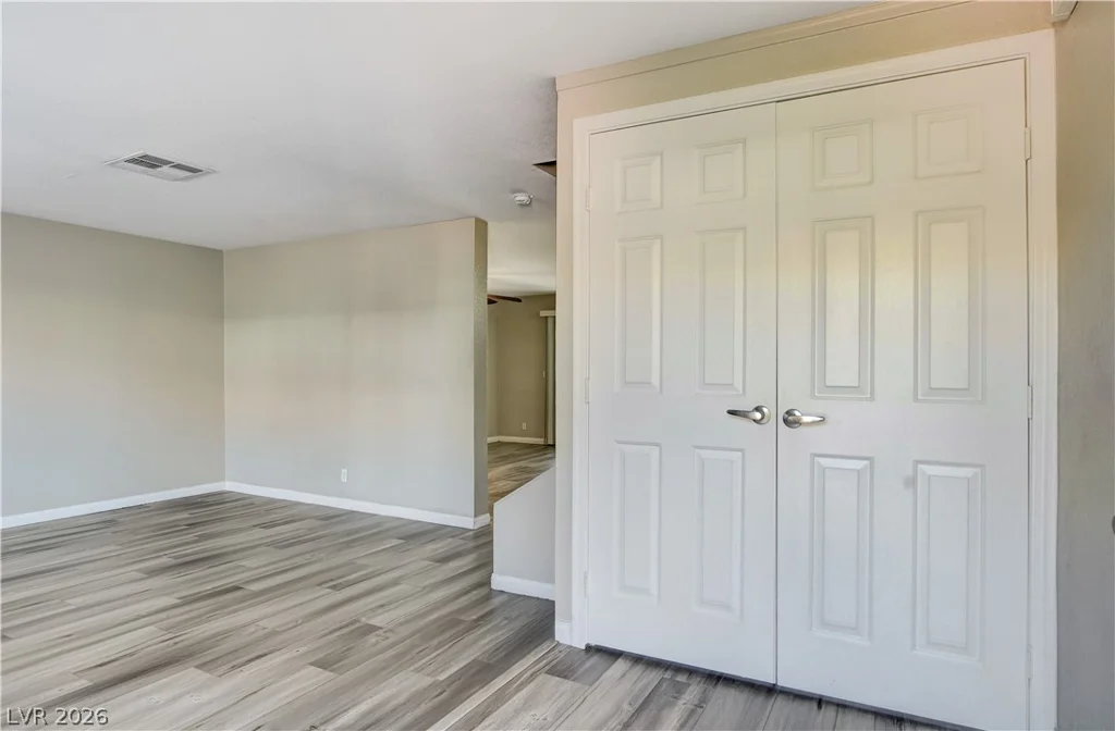 2510 Paradise Village, Las Vegas, NV 89120