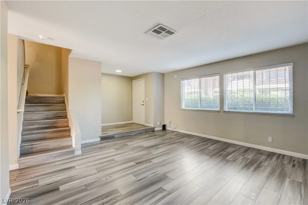 2510 Paradise Village, Las Vegas, NV 89120