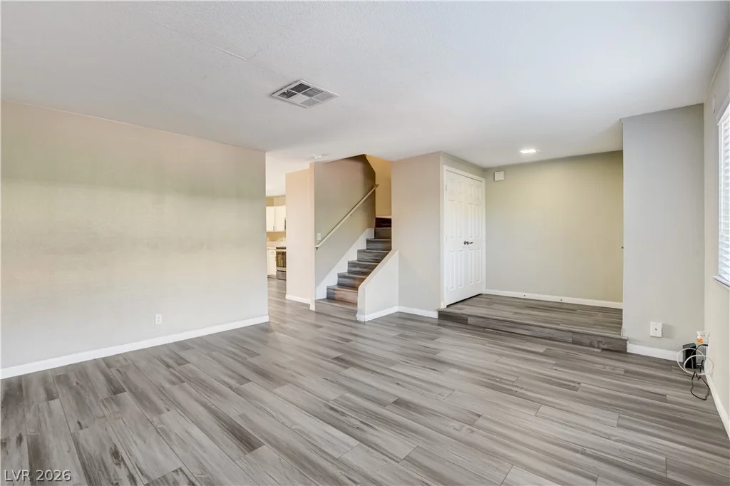 2510 Paradise Village, Las Vegas, NV 89120