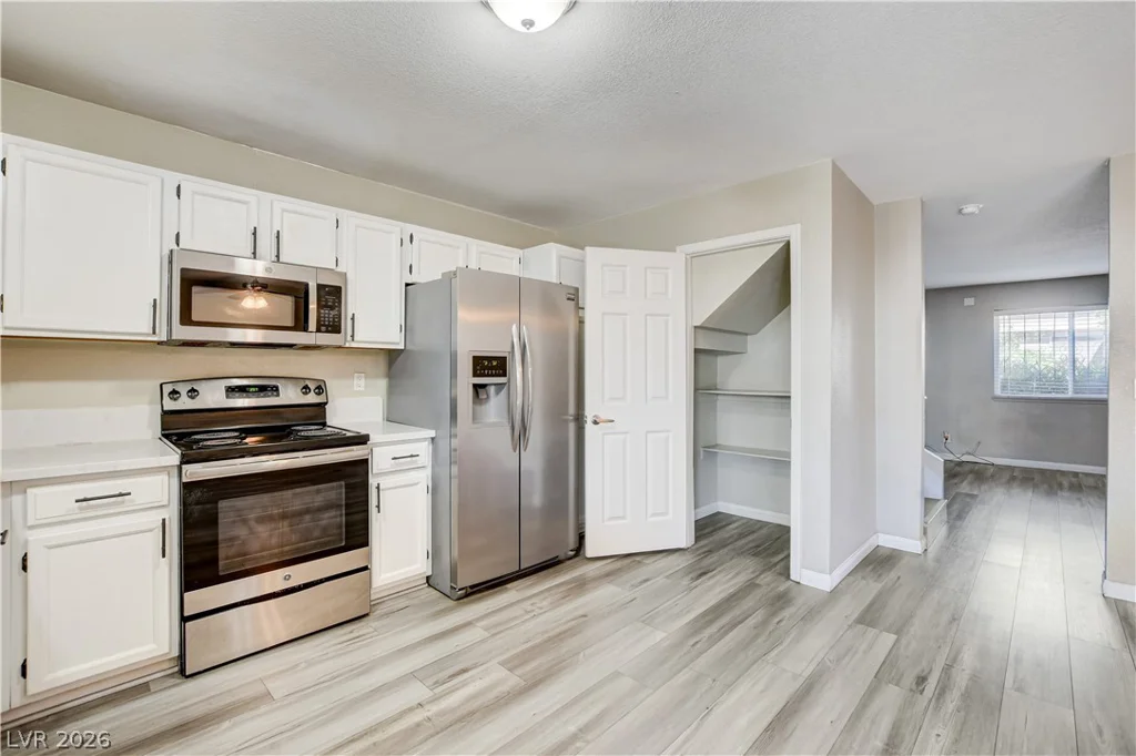 2510 Paradise Village, Las Vegas, NV 89120