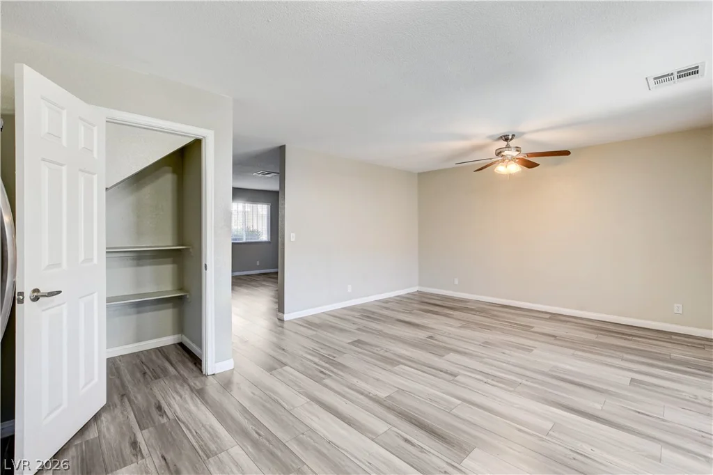 2510 Paradise Village, Las Vegas, NV 89120
