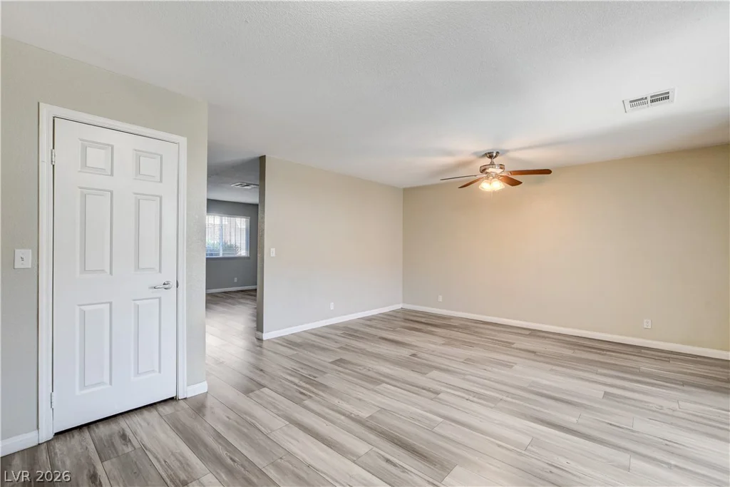 2510 Paradise Village, Las Vegas, NV 89120