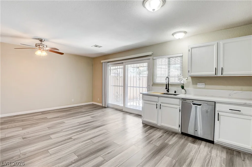2510 Paradise Village, Las Vegas, NV 89120