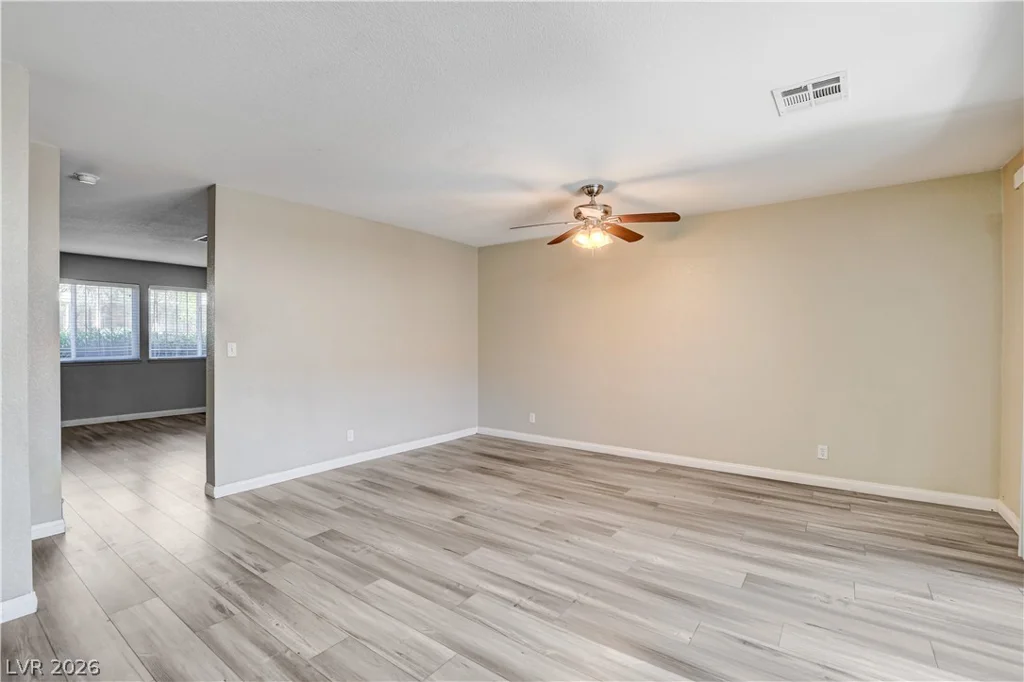2510 Paradise Village, Las Vegas, NV 89120