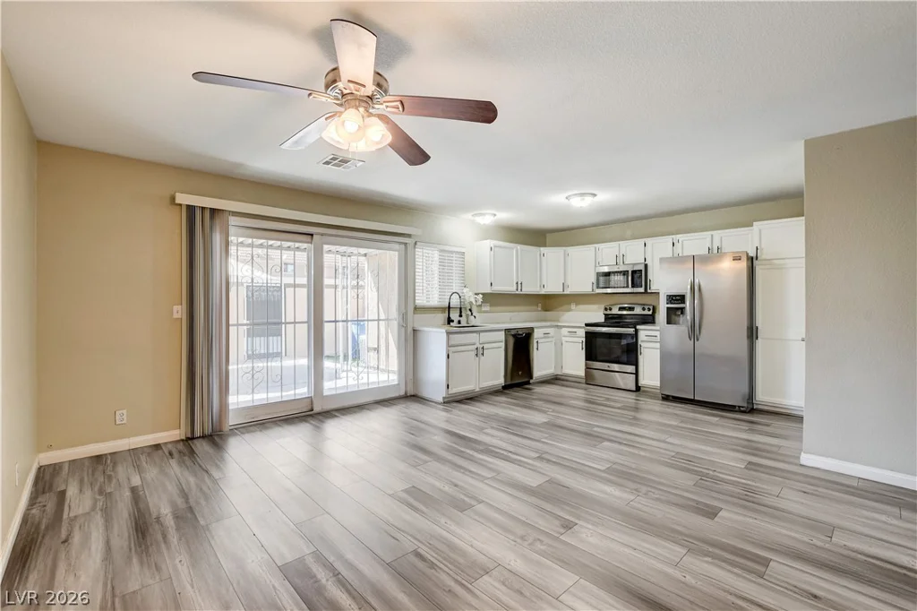 2510 Paradise Village, Las Vegas, NV 89120