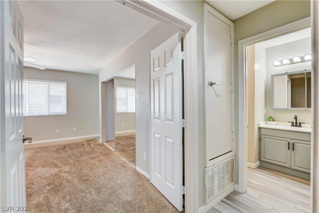 2510 Paradise Village, Las Vegas, NV 89120