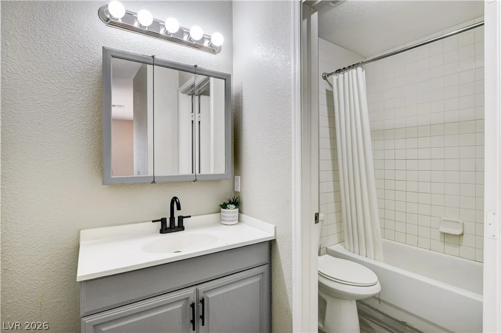 2510 Paradise Village, Las Vegas, NV 89120