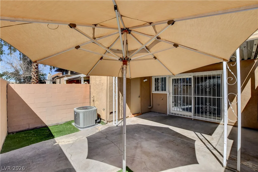 2510 Paradise Village, Las Vegas, NV 89120