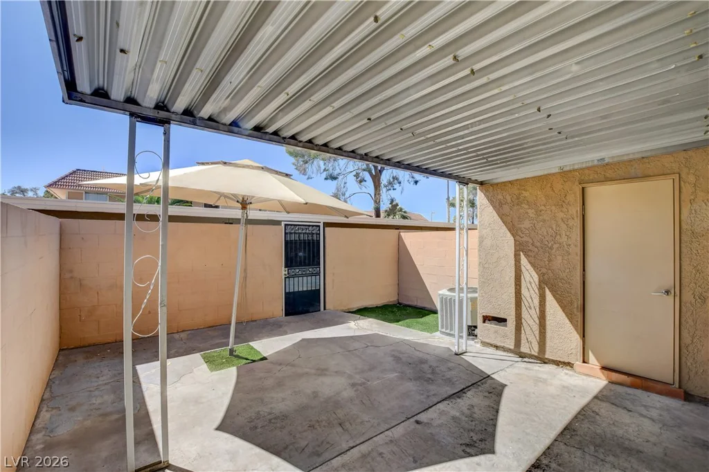2510 Paradise Village, Las Vegas, NV 89120