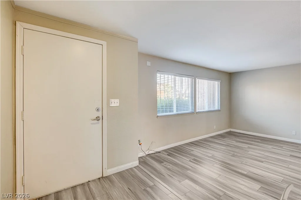 2510 Paradise Village, Las Vegas, NV 89120