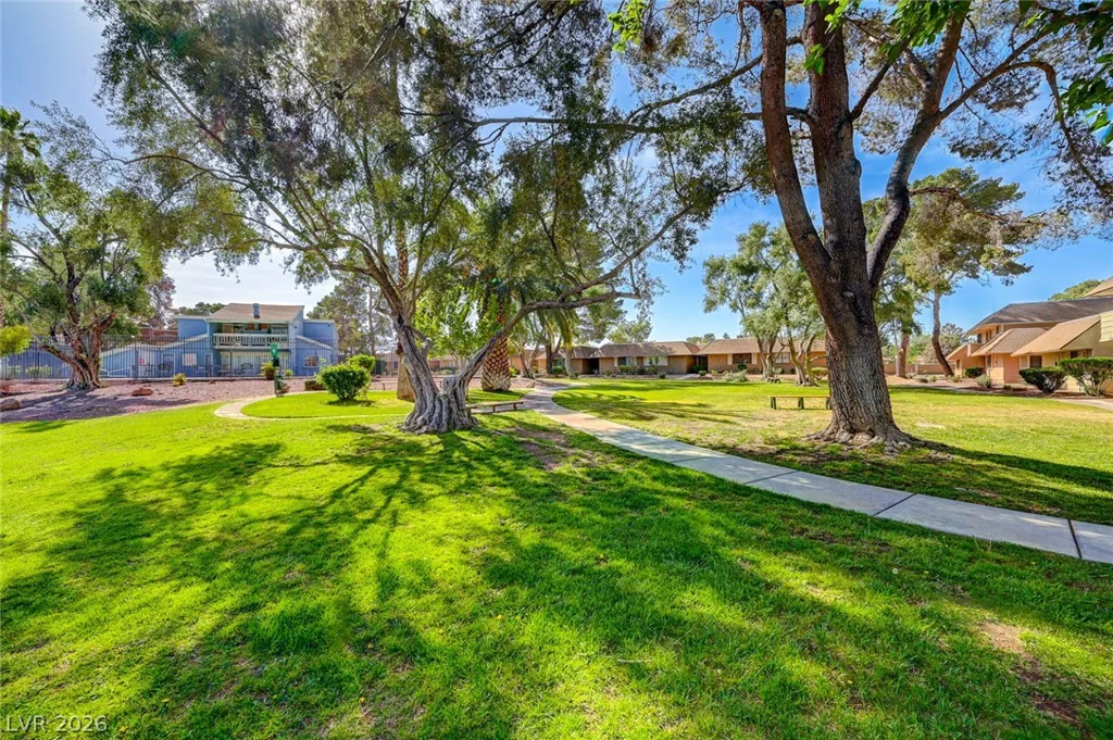 2510 Paradise Village, Las Vegas, NV 89120
