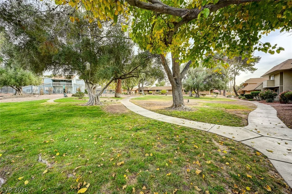 2510 Paradise Village, Las Vegas, NV 89120
