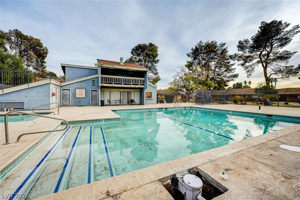 2510 Paradise Village, Las Vegas, NV 89120