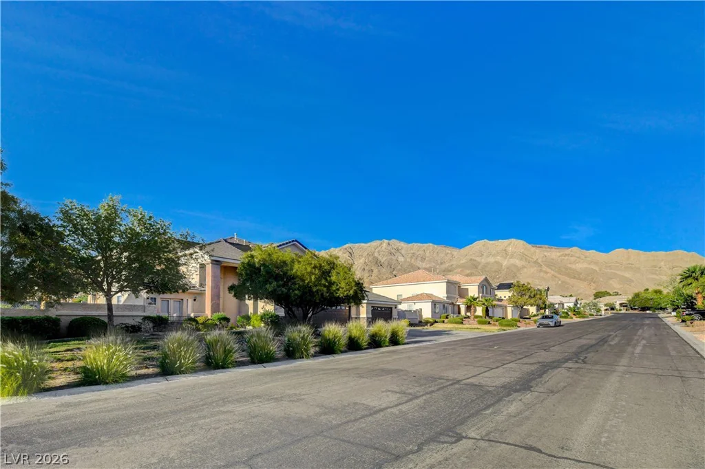 6804 Philippe Allen, Las Vegas, NV 89110