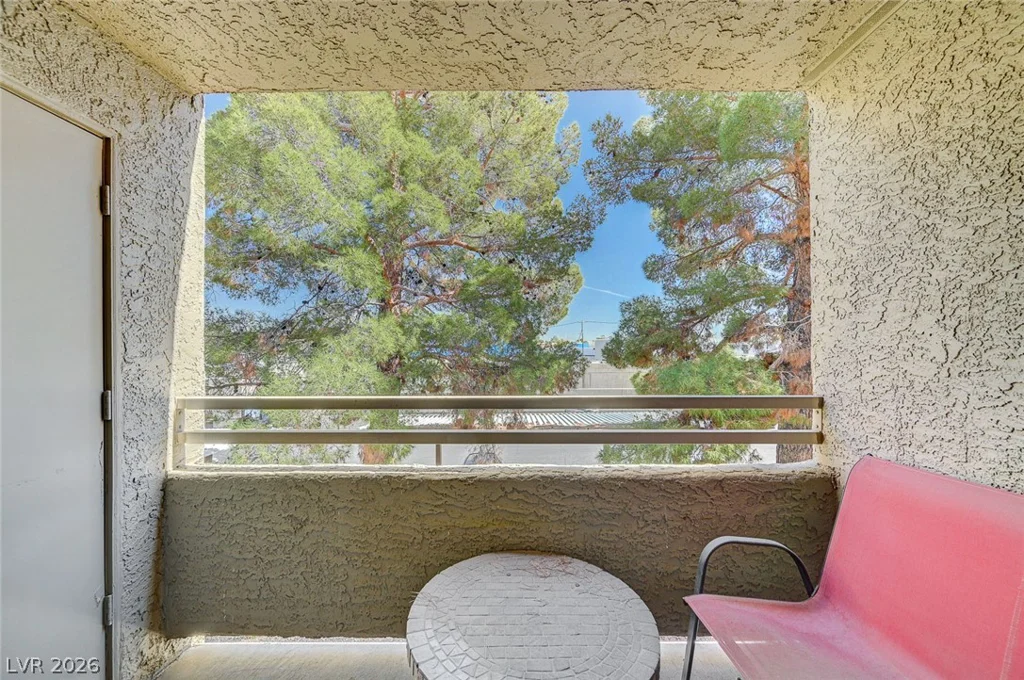 5040 Rainbow, Las Vegas, NV 89118