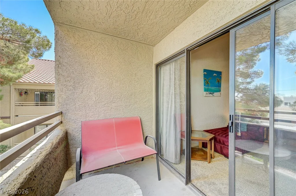 5040 Rainbow, Las Vegas, NV 89118