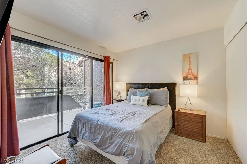 5040 Rainbow, Las Vegas, NV 89118