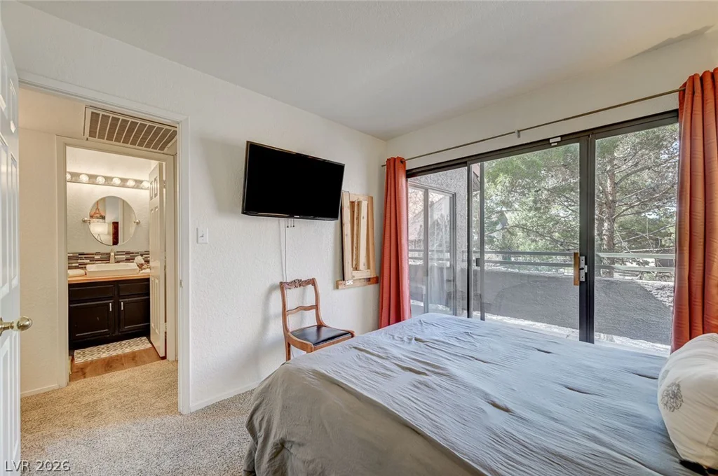 5040 Rainbow, Las Vegas, NV 89118