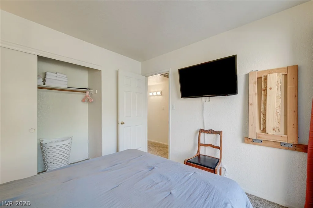 5040 Rainbow, Las Vegas, NV 89118